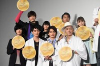 「仮面ライダー平成ジェネレーションズFINAL ビルド＆エグゼイドwithレジェンドライダー」初日舞台挨拶の様子。