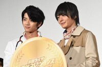 左から飯島寛騎、犬飼貴丈。