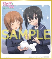 第1～2週目に配布される来場者特典「島田フミカネ描き下ろしミニ色紙（全3種）」。