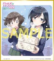 第1～2週目に配布される来場者特典「島田フミカネ描き下ろしミニ色紙（全3種）」。