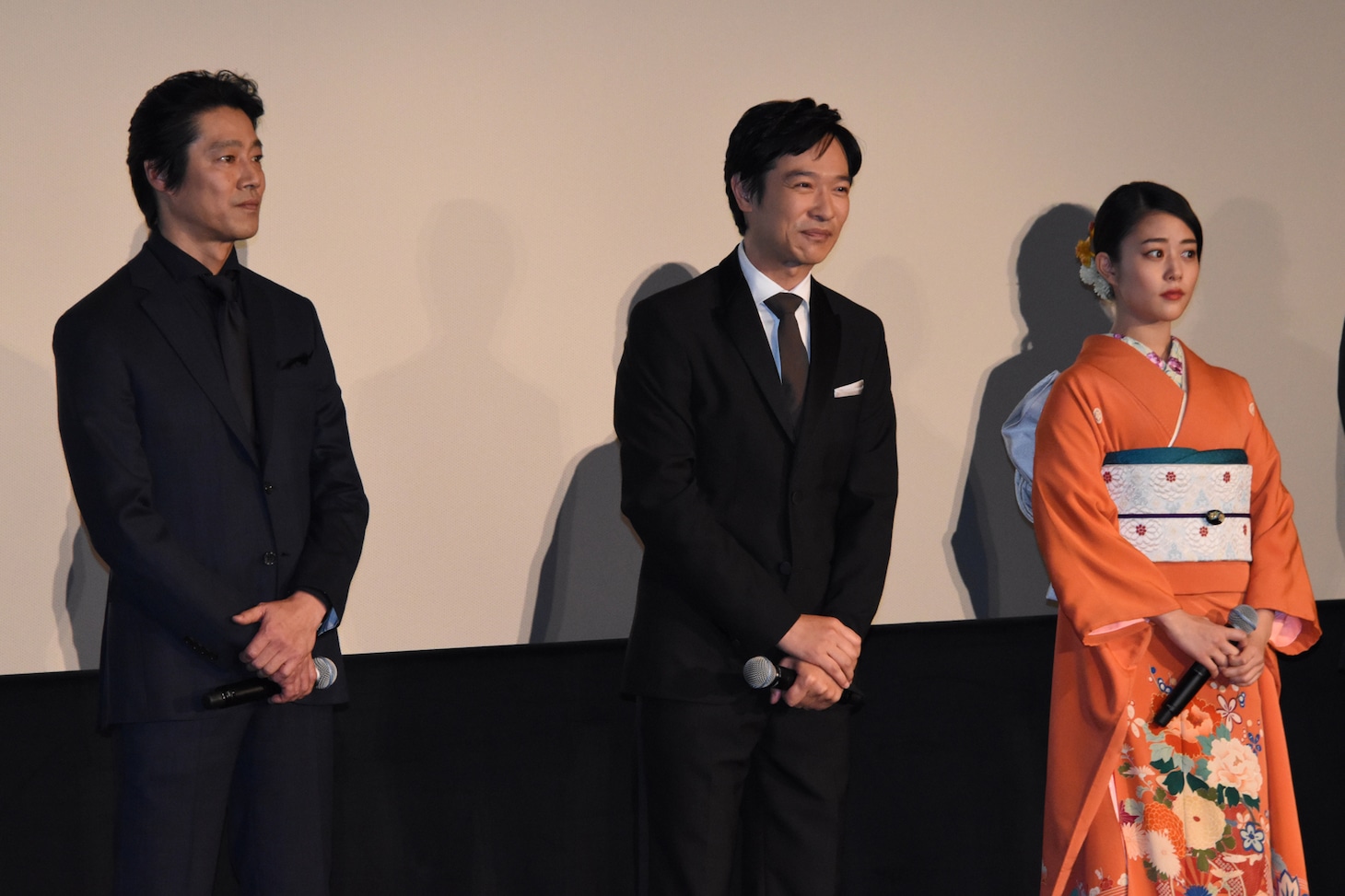 初日舞台挨拶の様子。