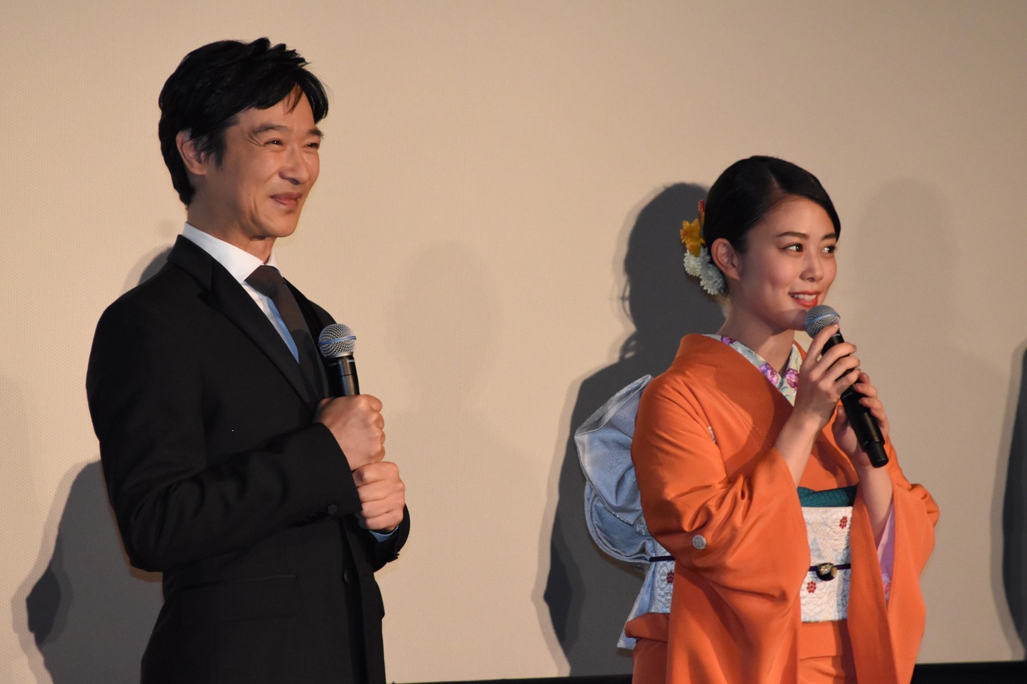 初日舞台挨拶の様子。