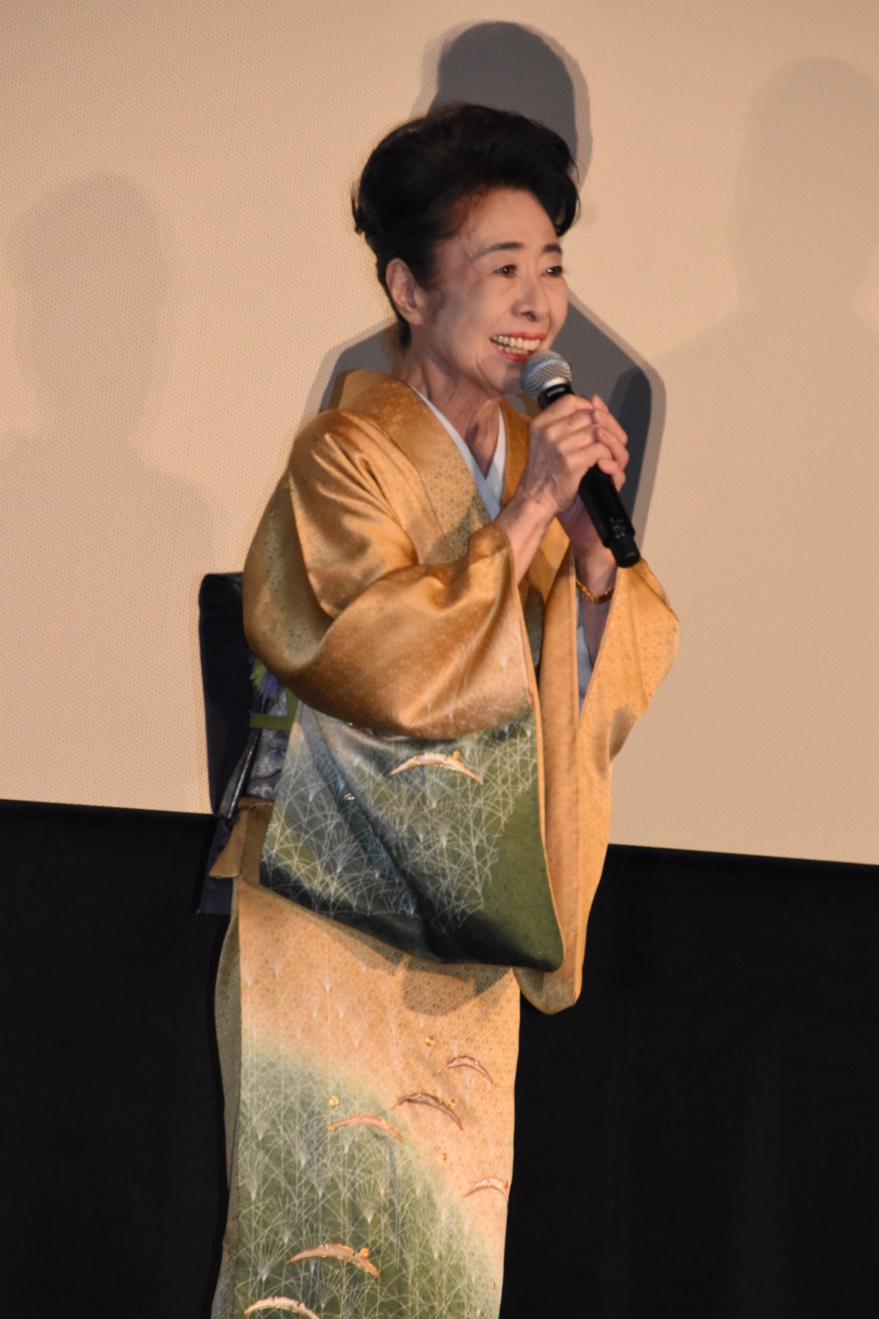 中村玉緒