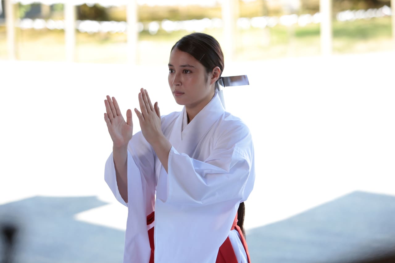 広瀬アリス「一歩ずつ前進していけたら」と23歳の抱負語る、主演作の場面写真も公開