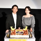 高橋一生が長澤まさみのサプライズに照れる、「嘘を愛する女」舞台挨拶で誕生祝い