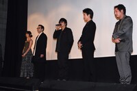 左から篠田麻里子、鈴木浩介、大森南朋、桐谷健太、入江悠。