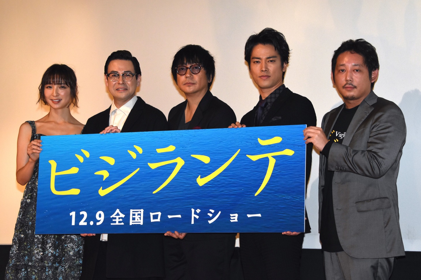 「ビジランテ」初日舞台挨拶の様子。左から篠田麻里子、鈴木浩介、大森南朋、桐谷健太、入江悠。