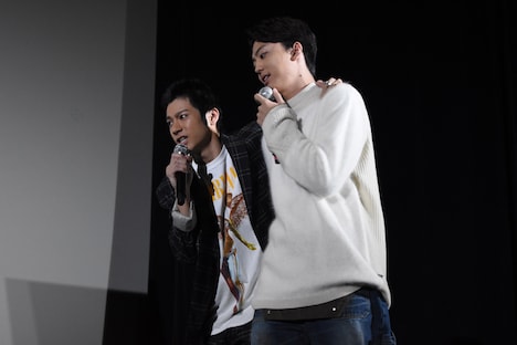 「デメキン」大ヒット御礼舞台挨拶の中で行われた即興芝居の様子。