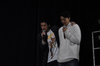 「デメキン」大ヒット御礼舞台挨拶の中で行われた即興芝居の様子。