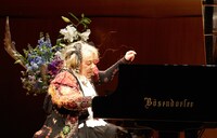 2017年12月1日に行われた「フジコ・ヘミング ソロ チャリティーコンサート」の様子。