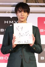 2018年の抱負を発表する中川大志。