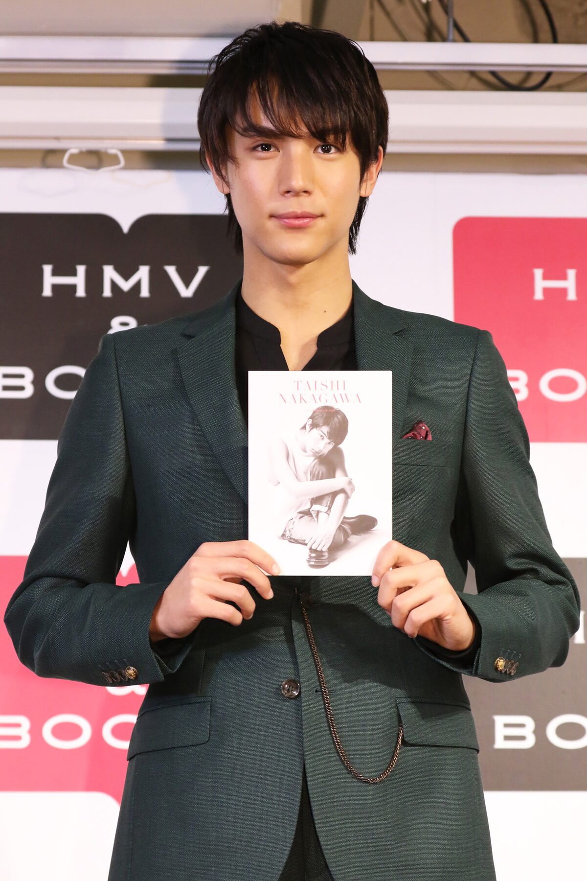 中川大志 テーマは色気 とカレンダーをアピール 来年の抱負は ギアチェンジ 映画ナタリー 中川大志 テーマは色気 とカレンダーをアピール 来年の抱負は ギアチェンジ 映画ナタリー