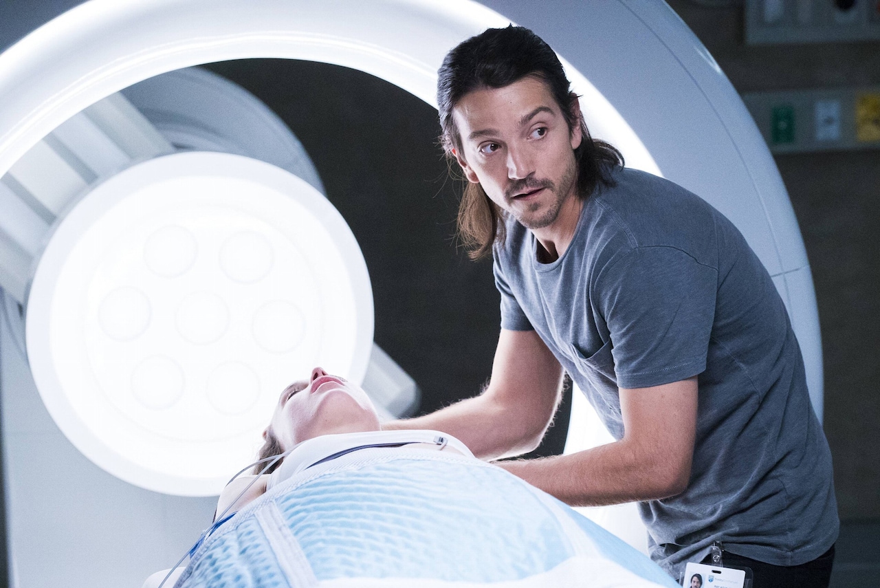 「フラットライナーズ」ディエゴ・ルナ、自身が演じた蘇生のエキスパート役を語る