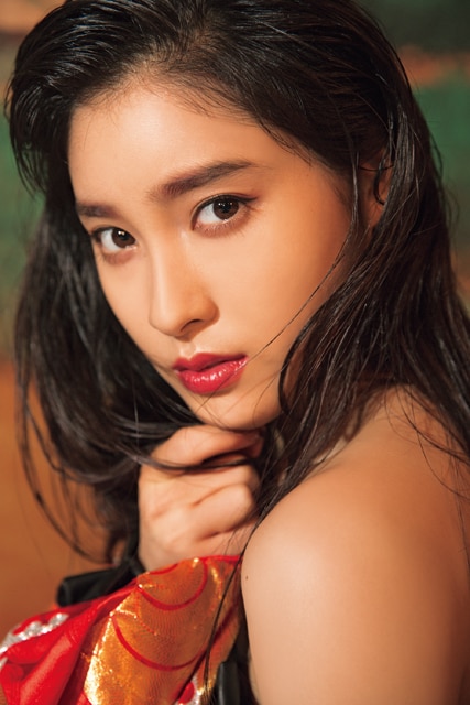 土屋太鳳2nd写真集「初戀。」より。