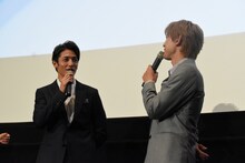 リアクションの薄い吉沢亮（右）に、「聞いてた？」とツッコむ玉木宏（左）。