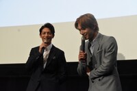 リアクションの薄い吉沢亮（右）に、「聞いてた？」とツッコむ玉木宏（左）。