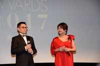 左から映画ライターのよしひろまさみち、ELLE編集長の坂井佳奈子。