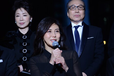 左から伊藤蘭、松嶋菜々子、小日向文世。