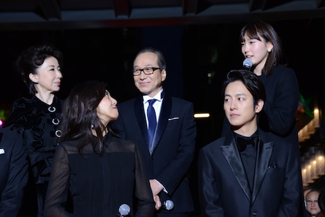 「祈りの幕が下りる時」日本橋レッドカーペットイベントの様子。