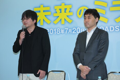 左から細田守、齋藤優一郎。