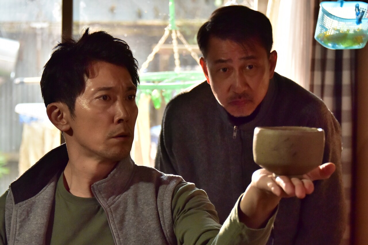 佐々木蔵之介がひたすら粘土こねる「嘘八百」新映像