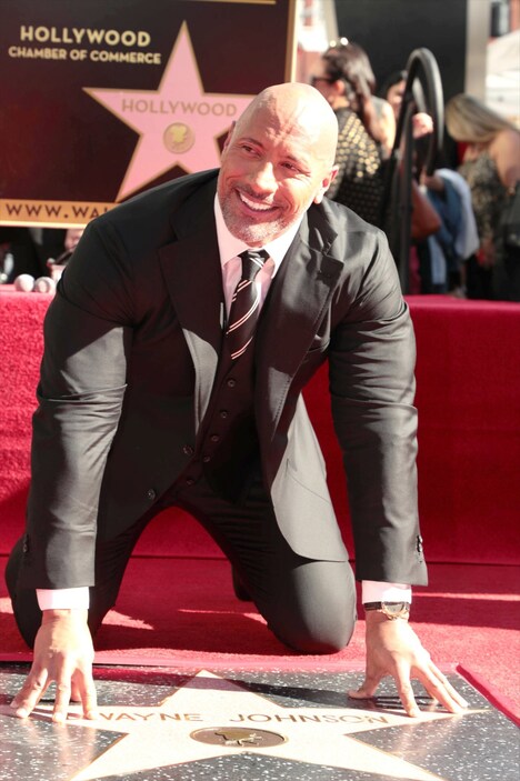 ウォーク・オブ・フェームに名前が刻まれたドウェイン・ジョンソン。