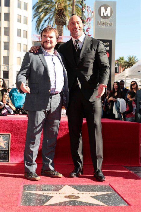 左からジャック・ブラック、ドウェイン・ジョンソン。