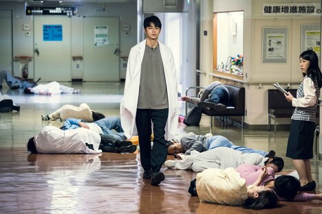 「予兆 散歩する侵略者 劇場版」 (c)2017「散歩する侵略者」スピンオフ プロジェクト パートナーズ