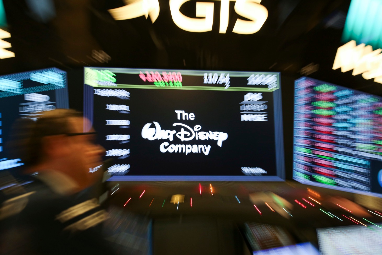 米ニューヨーク証券取引所より、ウォルト・ディズニー社の株価データディスプレイ。（写真提供：Xinhua / Sipa USA / Newscom / ゼータ イメージ）