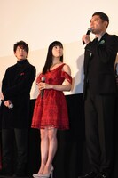 「8年越しの花嫁 奇跡の実話」初日舞台挨拶の様子。