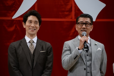 左から佐々木蔵之介、中井貴一。
