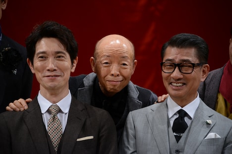 左から佐々木蔵之介、坂田利夫、中井貴一。