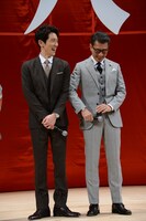 左から佐々木蔵之介、中井貴一。