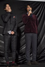 松坂桃李（左）と斎藤工（右）。