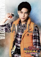 「仮面ライダー平成ジェネレーションズFINAL ビルド＆エグゼイドwithレジェンドライダー」入場者プレゼント第2弾「平成ジェネレーションズポストカードセット」より、葛葉紘汰のポストカード。