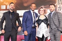 左からデヴィッド・エアー、ウィル・スミス、ノオミ・ラパス、ジョエル・エドガートン。