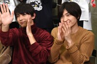 左から吉沢亮、金子大地。