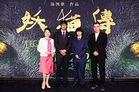 左から松坂慶子、阿部寛、染谷将太、チェン・カイコー。