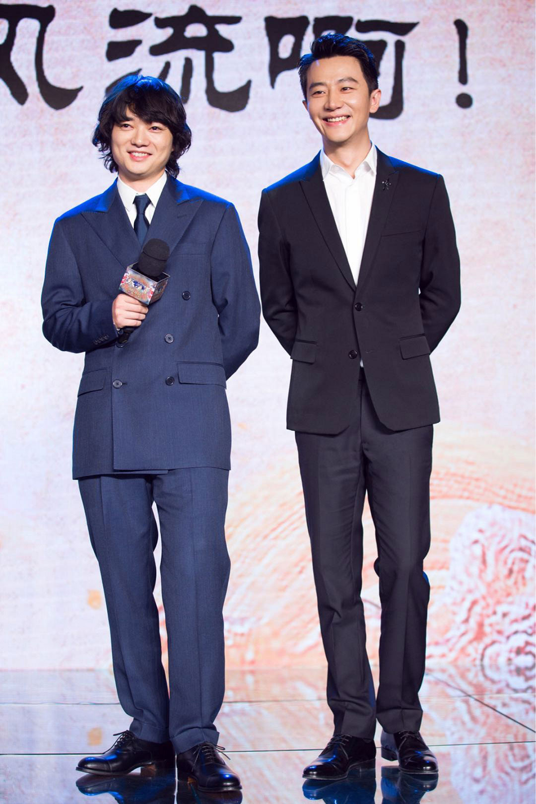 左から染谷将太、ホアン・シュアン。
