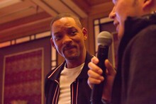 質疑応答にて、自ら記者のそばまで歩み寄ってきたウィル・スミス。