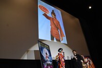 映画秘宝のグラビアアザーカット。