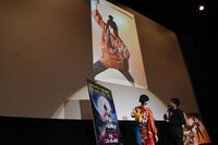 映画秘宝のグラビアアザーカット。