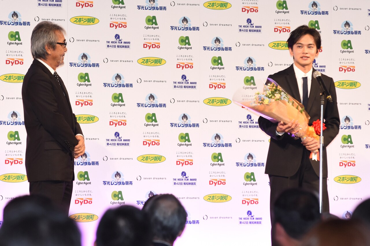 北村匠海と浜辺美波が「君の膵臓をたべたい」で報知映画賞の新人賞を獲得