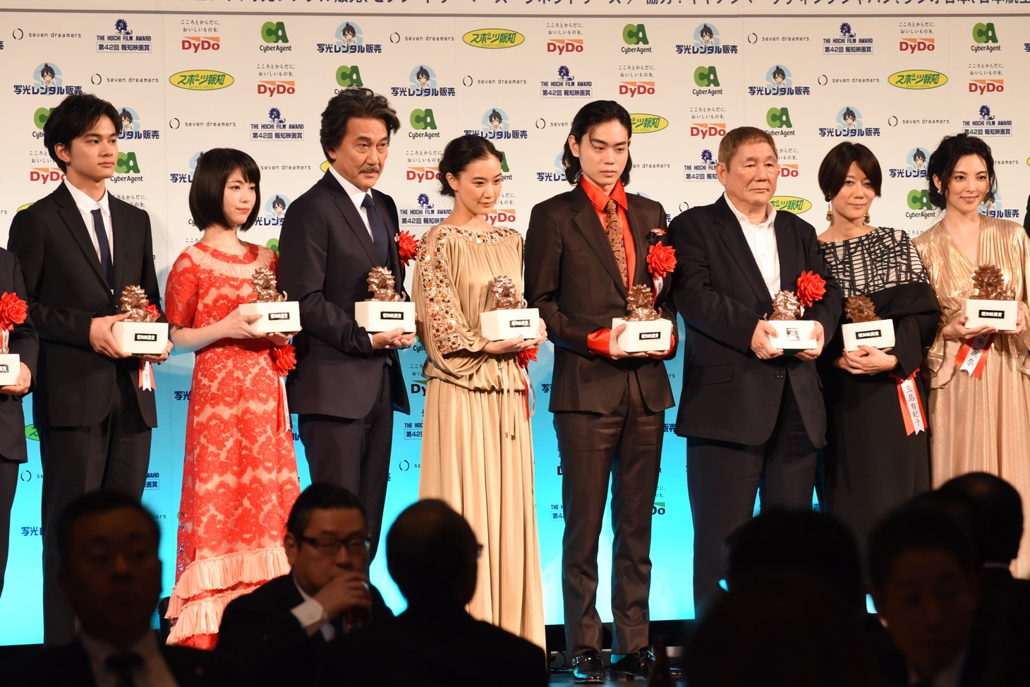 第42回報知映画賞表彰式の様子。