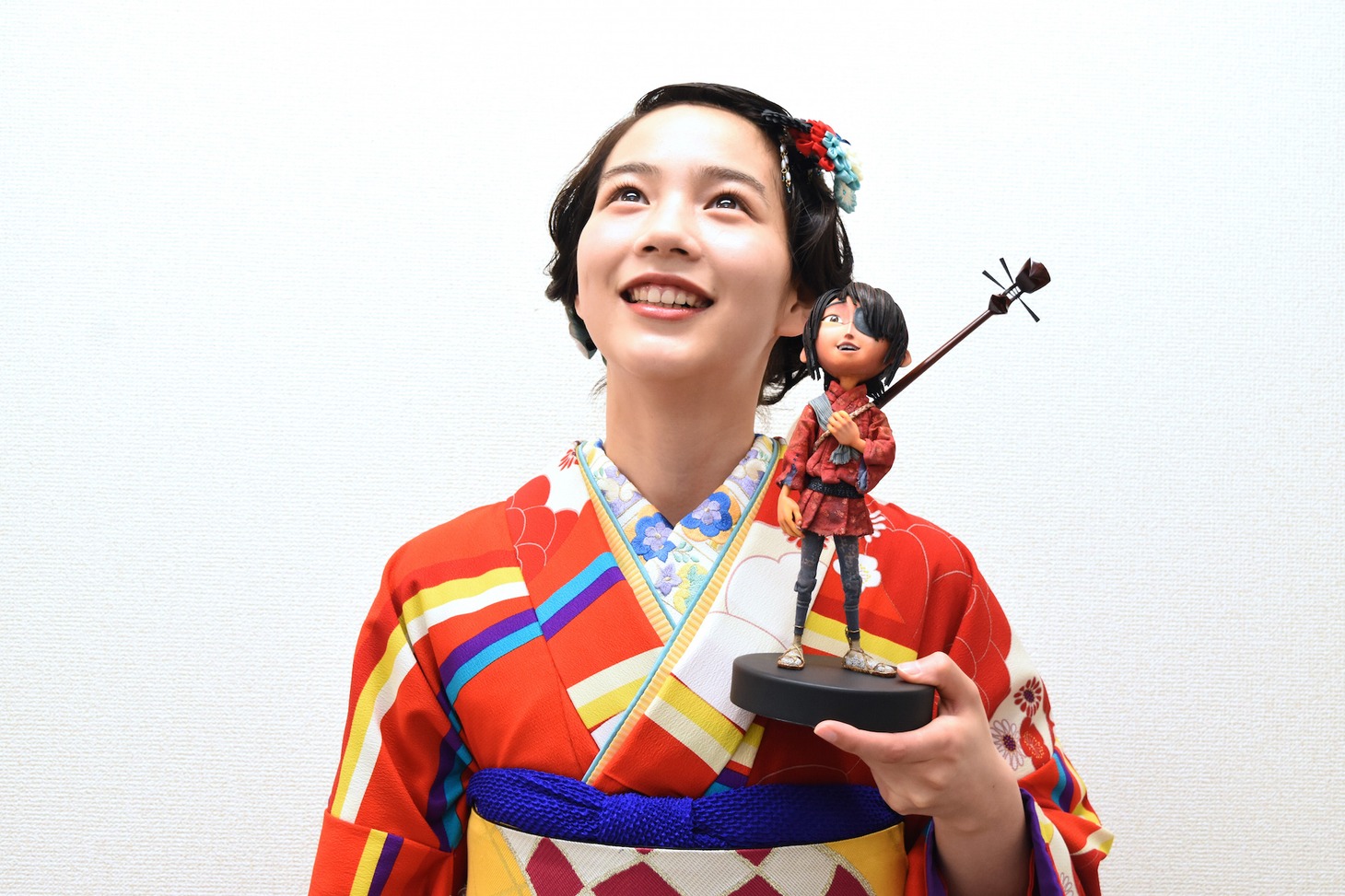 クボ人形と同じ表情をするのん。