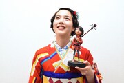 クボ人形と同じ表情をするのん。