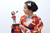 クボ人形を観察するのん。