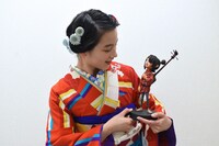 クボ人形を観察するのん。