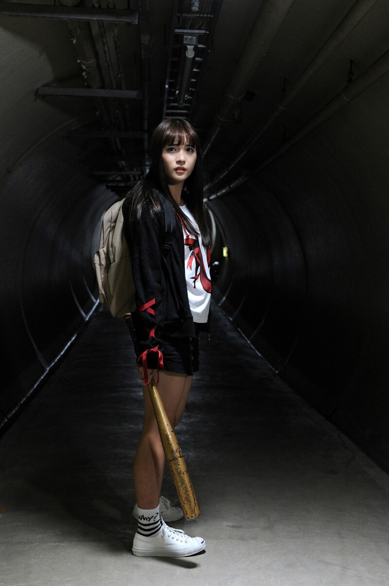 神谷ミクを演じる浅川梨奈。