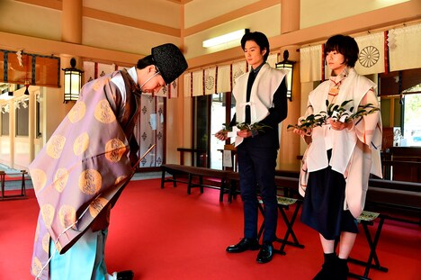 「伊藤くん A to E」大ヒット祈願の様子。